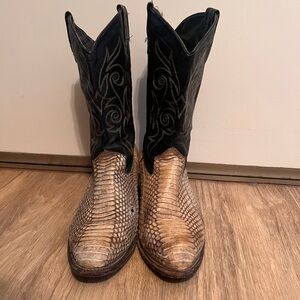 Snakeskin Western Cowboy Boots. Size: 11